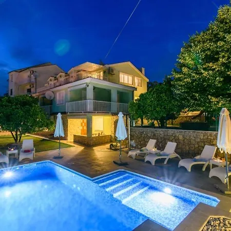 In Okrug Gornji With Pool, Terrace, Ac, Wifi, Washing Machine 3436-5 Lejlighed *