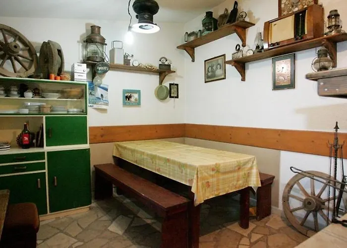 In Okrug Gornji With Pool, Terrace, Ac, Wifi, Washing Machine 3436-5 Διαμέρισμα Τρογκίρ