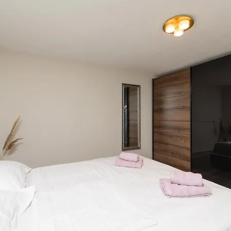 דירה In Okrug Gornji With Pool, Terrace, Ac, Wifi, Washing Machine 3436-5 טרוגיר