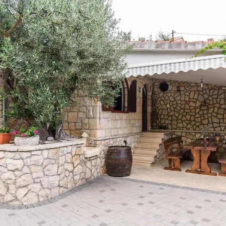 In Okrug Gornji With Pool, Terrace, Ac, Wifi, Washing Machine 3436-5 شقة *