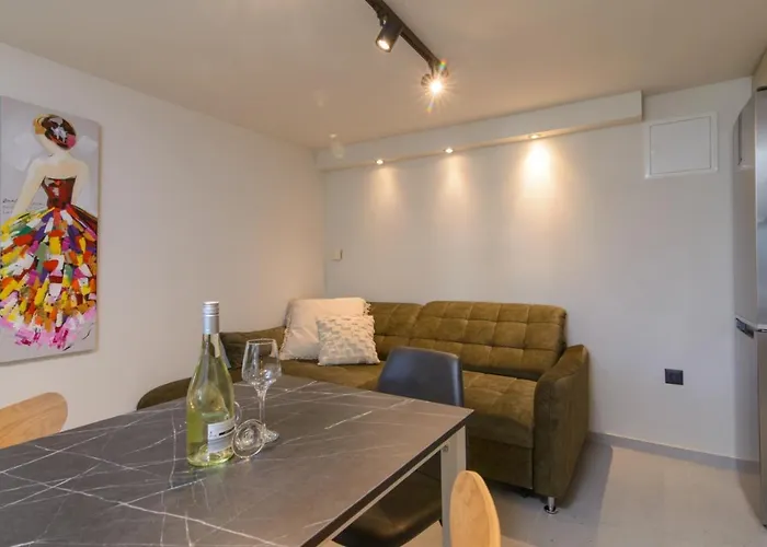 In Okrug Gornji With Pool, Terrace, Ac, Wifi, Washing Machine 3436-5 تروغير