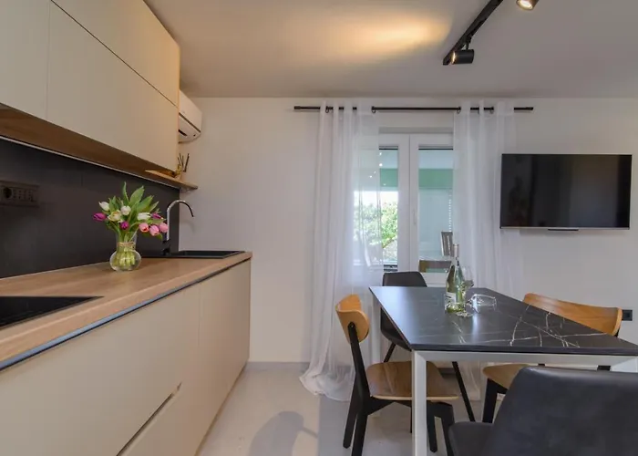 شقة In Okrug Gornji With Pool, Terrace, Ac, Wifi, Washing Machine 3436-5