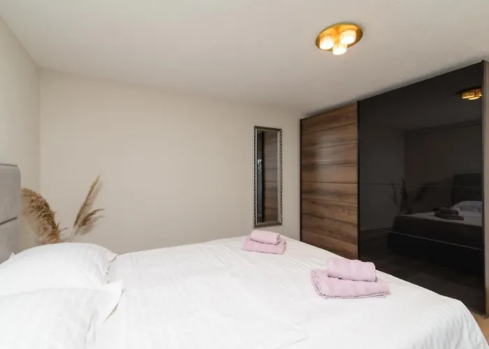 شقة In Okrug Gornji With Pool, Terrace, Ac, Wifi, Washing Machine 3436-5 تروغير
